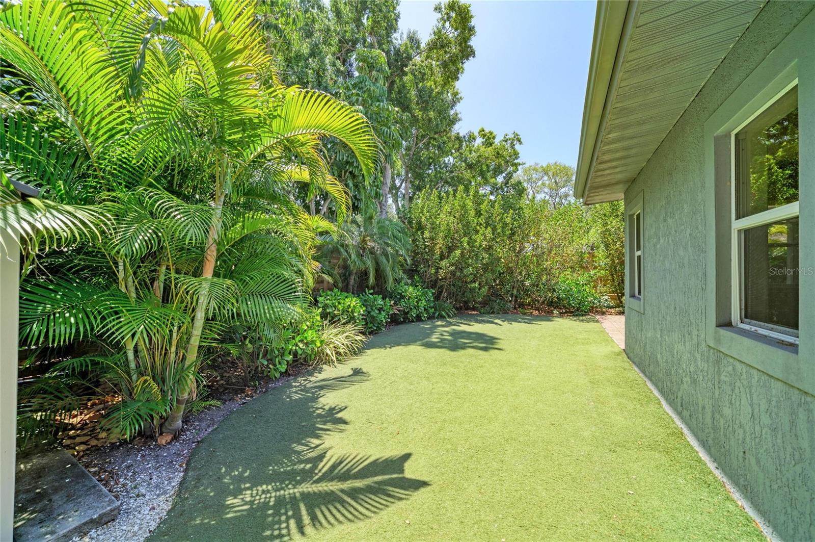 FLORA VILLA - Residential