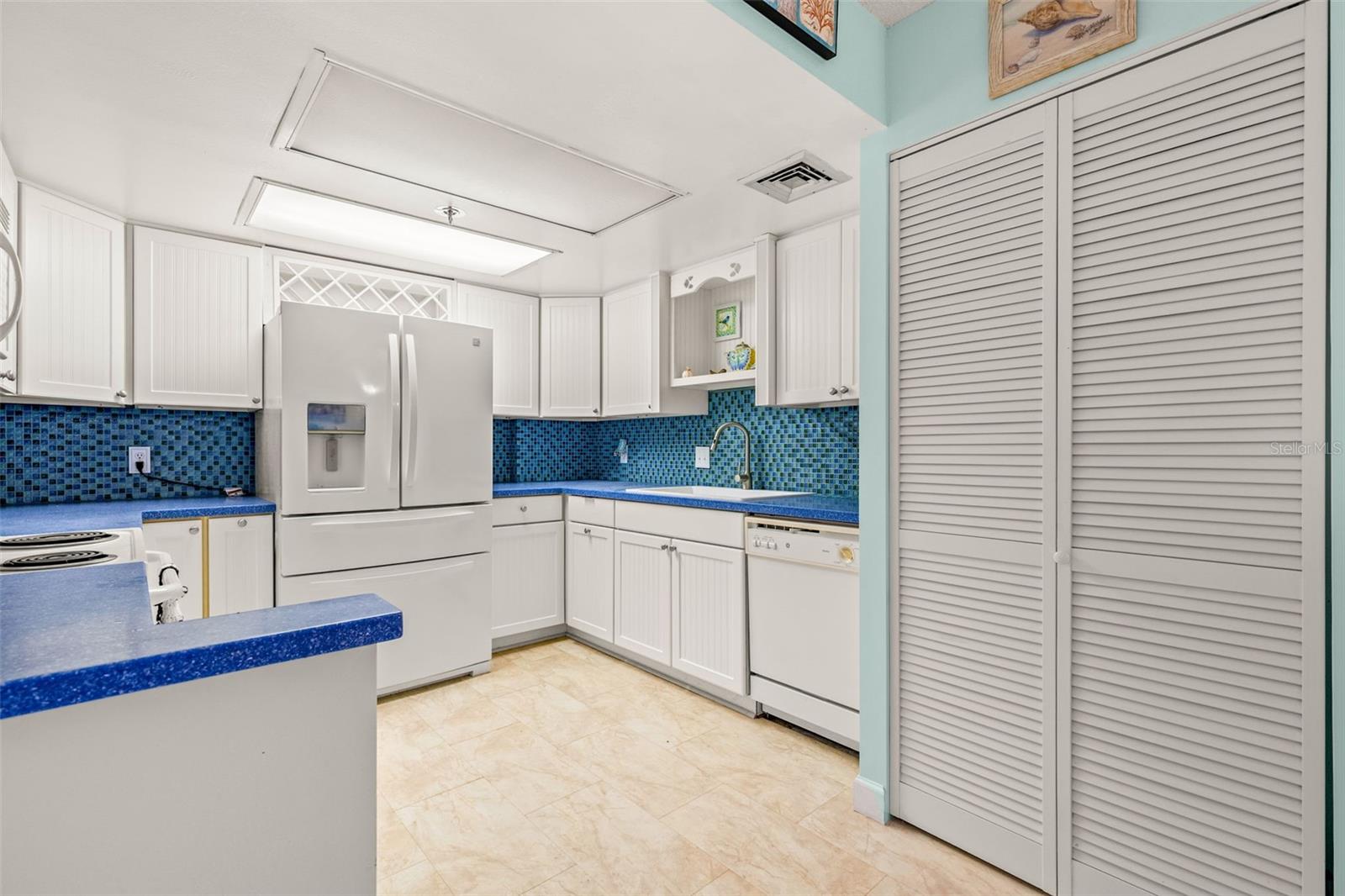 KEY CAPRI CONDO - Residential