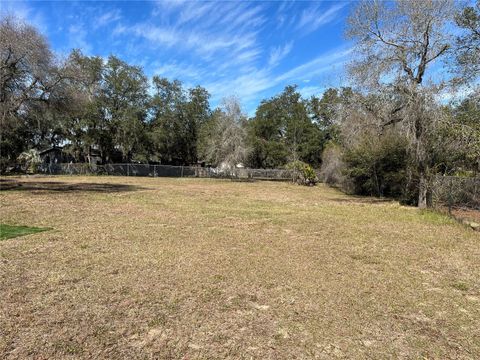 A home in LAKE WALES