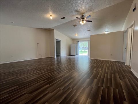 A home in LAKE WALES