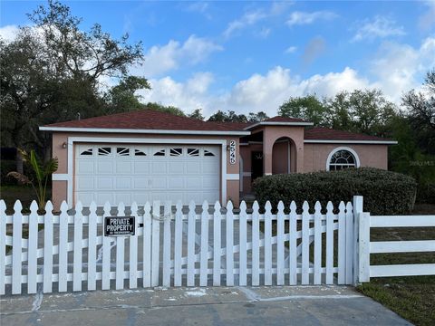 A home in LAKE WALES