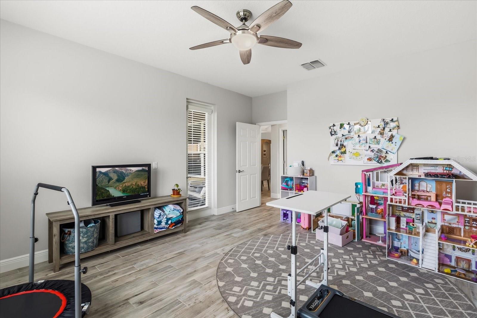 RETREAT AT LAKE CHARM - Residential