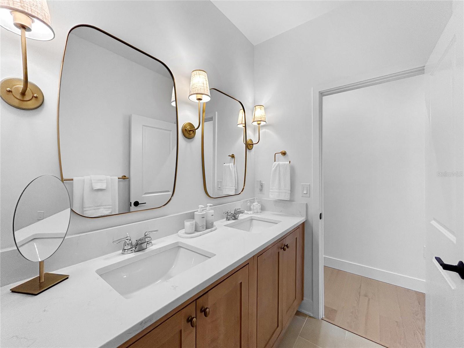 W E HAMNERS FOREST ACRES - Residential