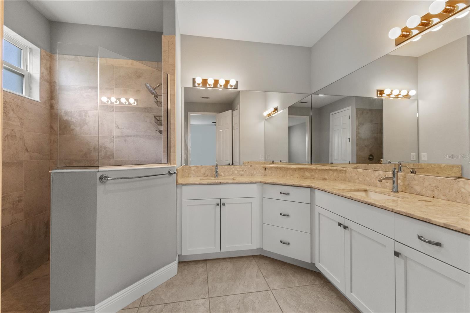 LEGENDS BAY - Residential Lease