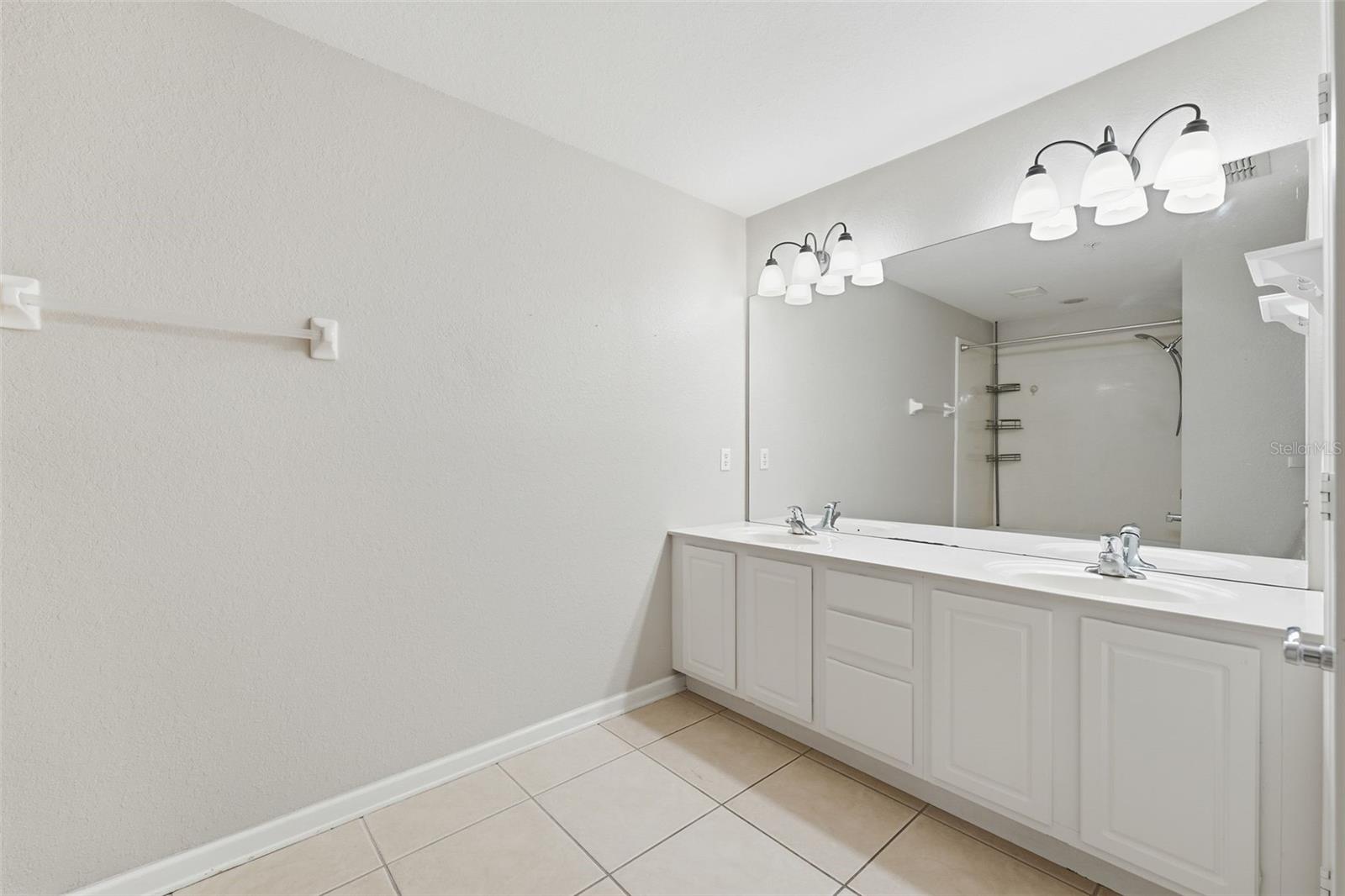 VISTAS/STONEBRIDGE COMMONS PH - Residential Lease