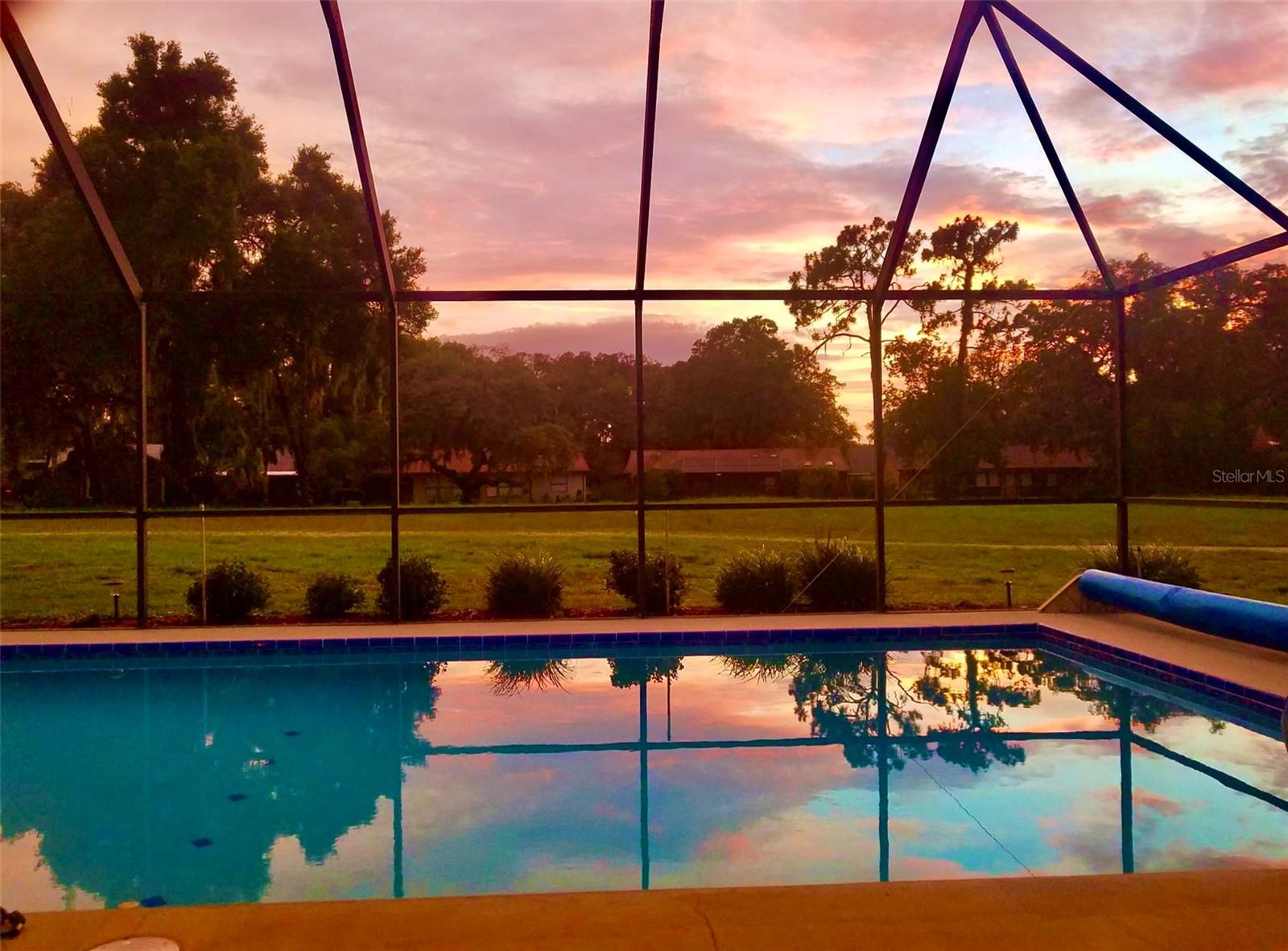 WHISPERING OAKS ESTATES - Residential