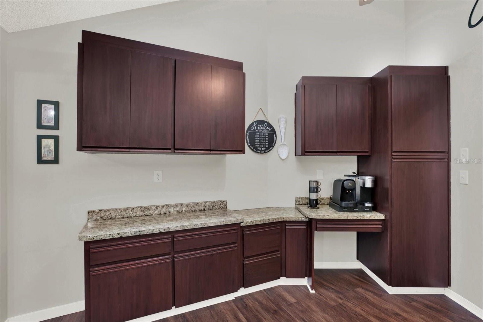 WHISPERING OAKS ESTATES - Residential