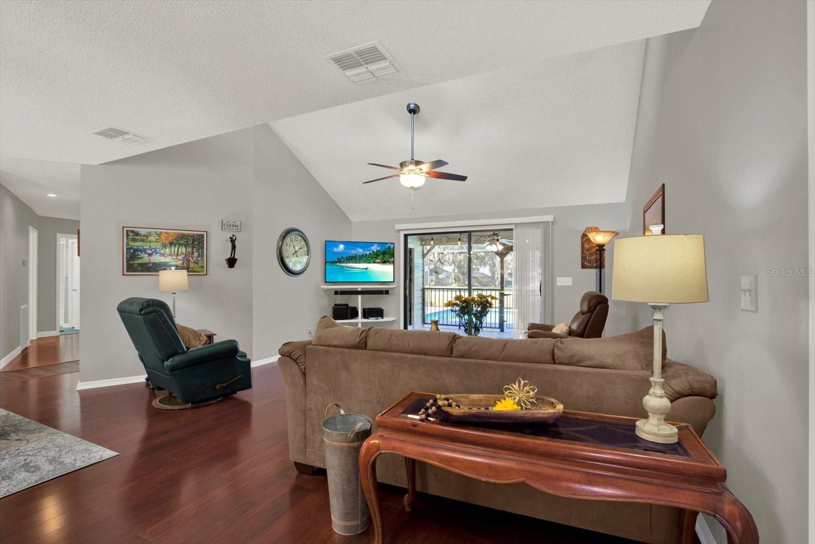 WHISPERING OAKS ESTATES - Residential