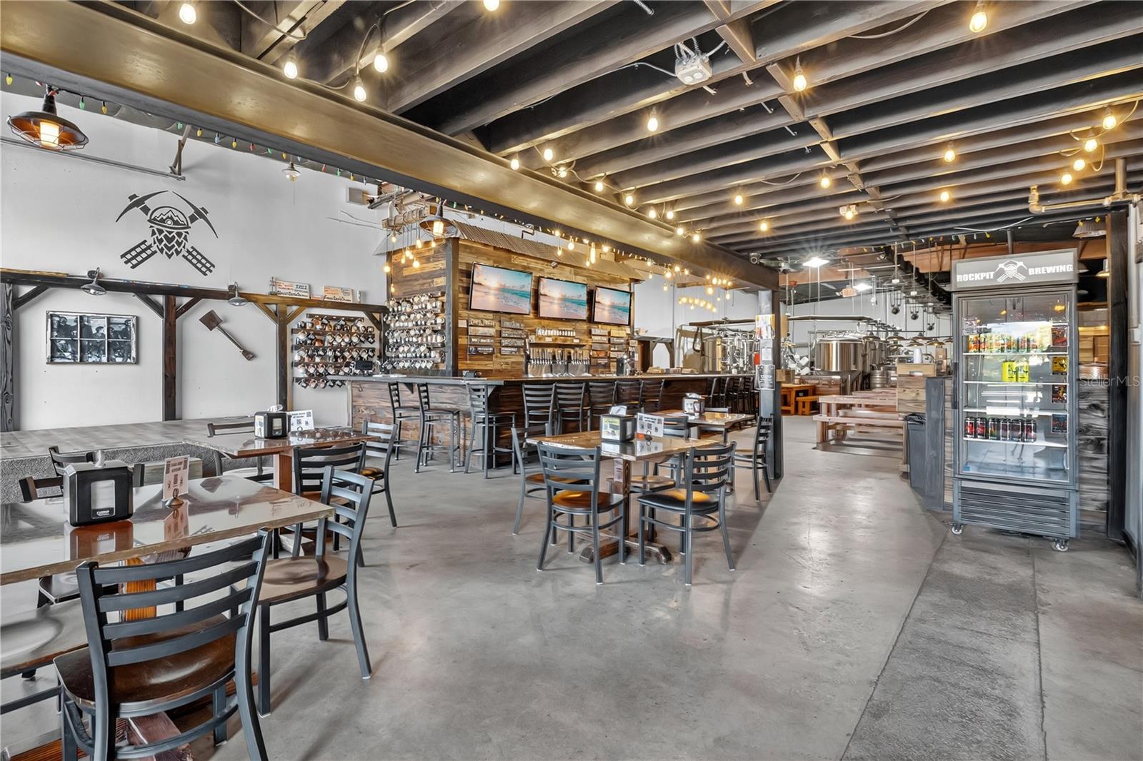 10 + 14 W ILLIANA STREET