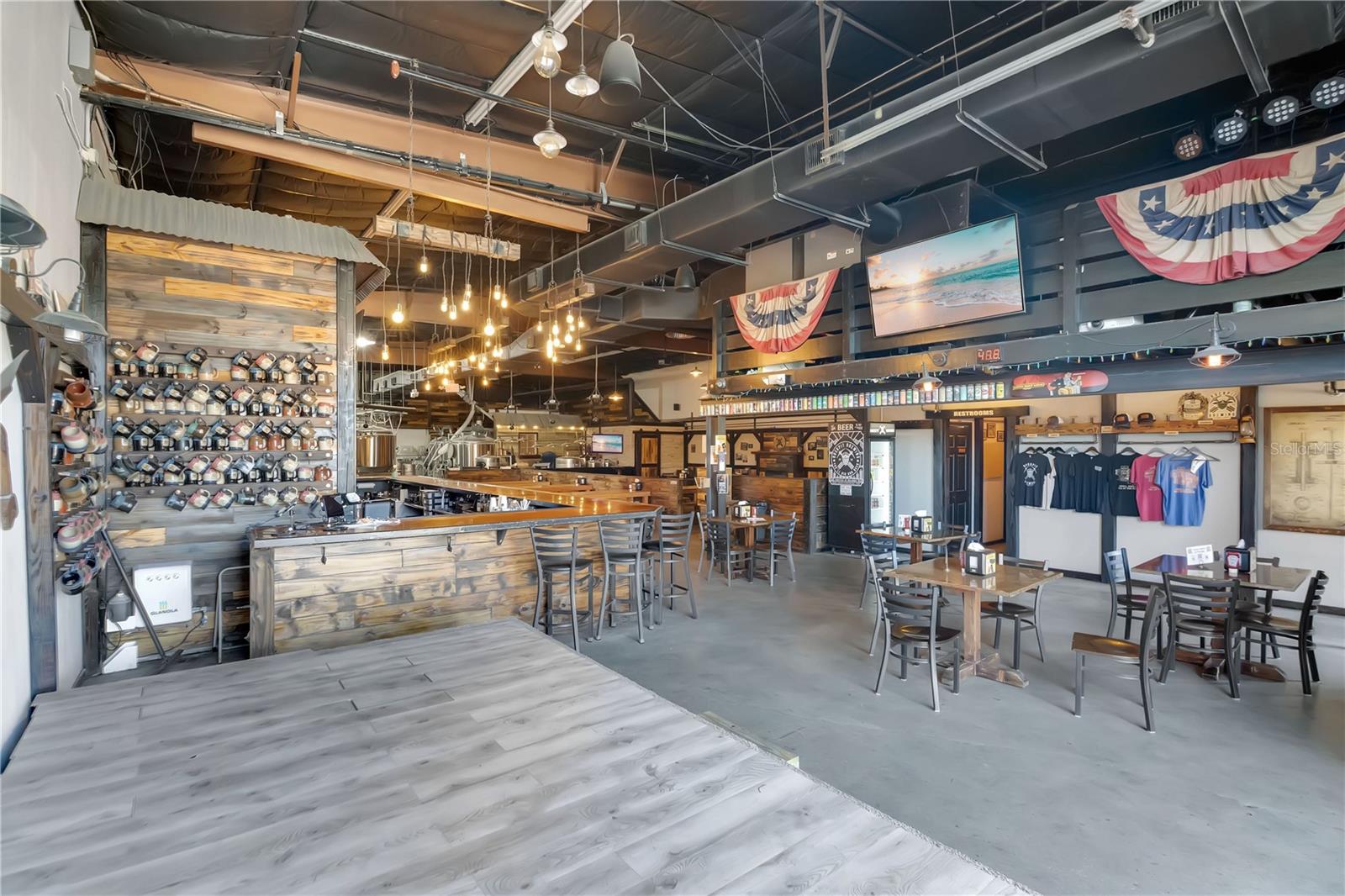 10 + 14 W ILLIANA STREET