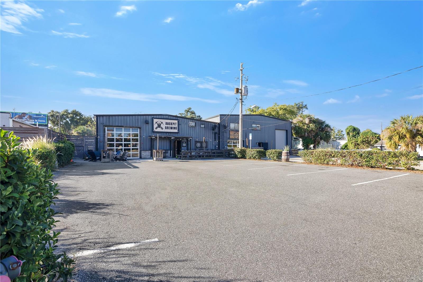 10 + 14 W ILLIANA STREET