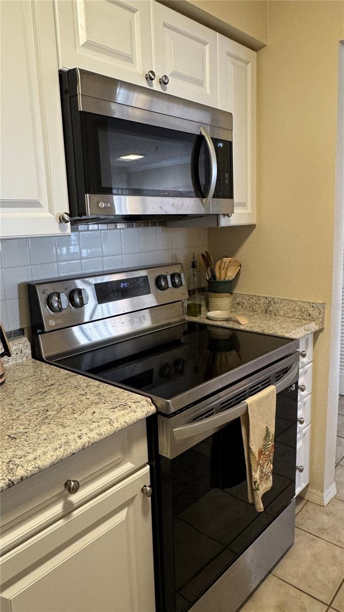 HYDE PARK PLACE II A CONDOMINI - Residential Lease