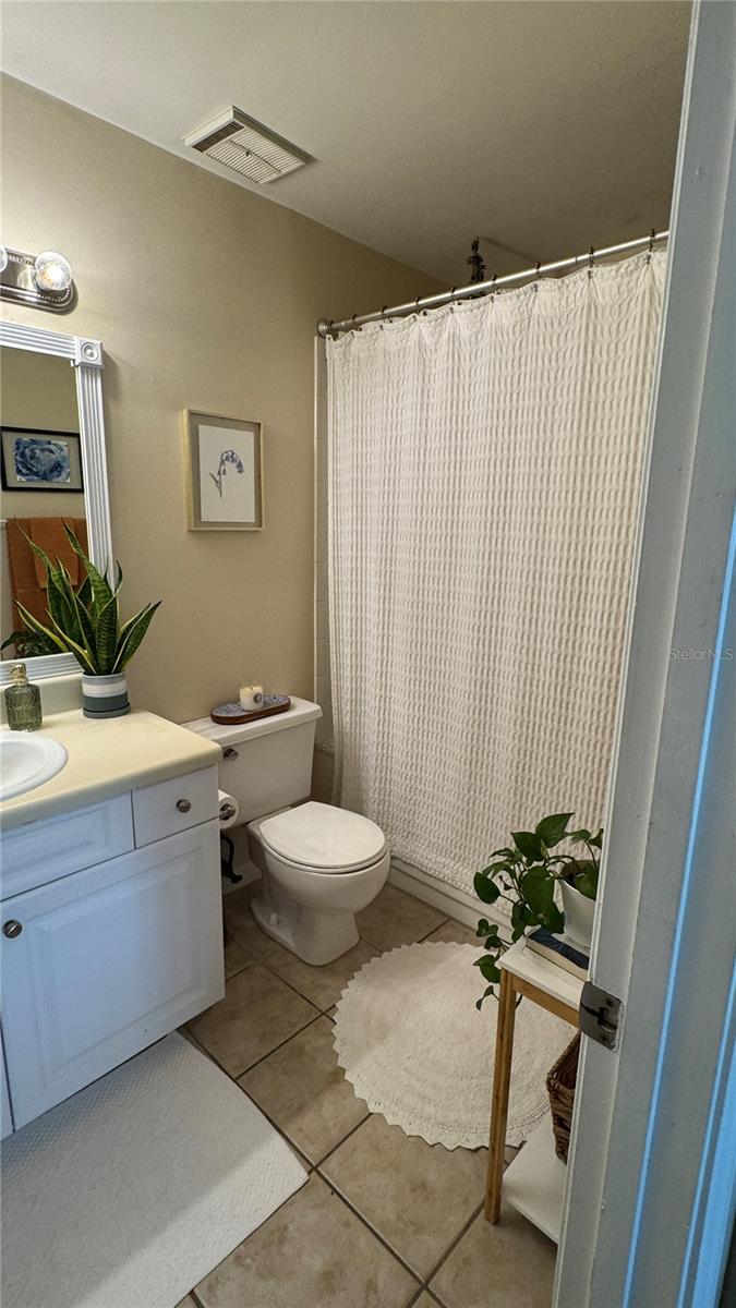 HYDE PARK PLACE II A CONDOMINI - Residential Lease