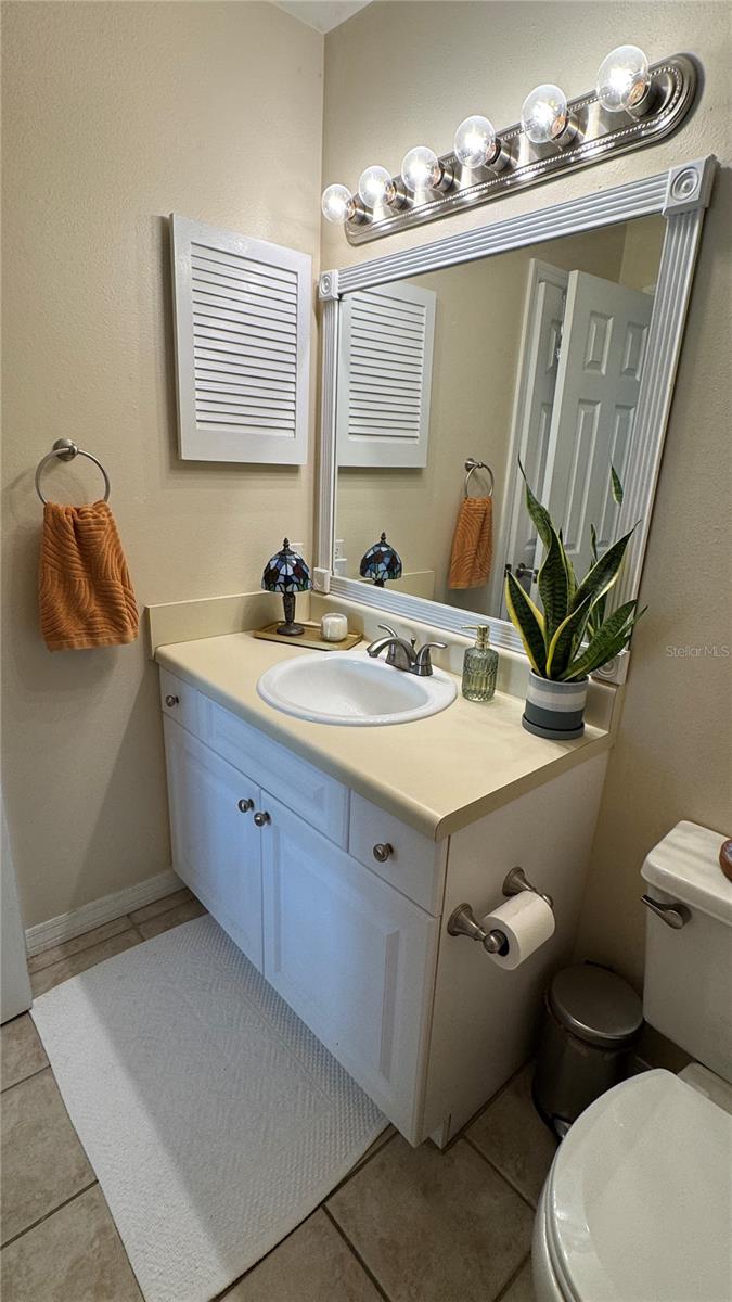 HYDE PARK PLACE II A CONDOMINI - Residential Lease