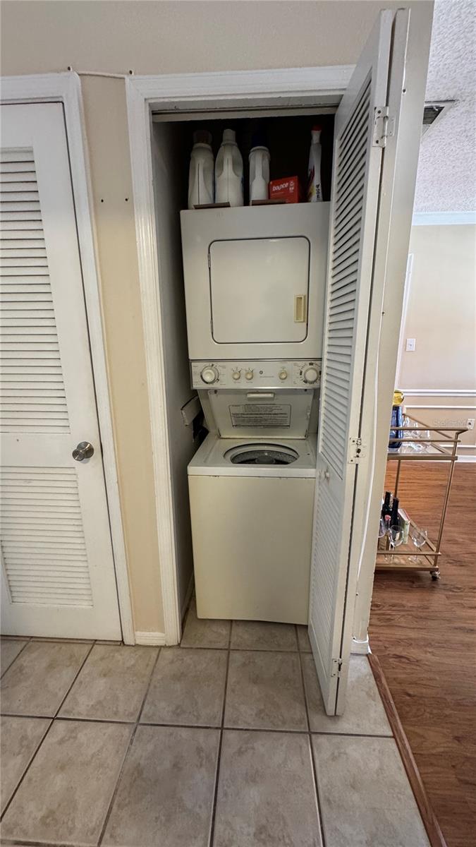 HYDE PARK PLACE II A CONDOMINI - Residential Lease