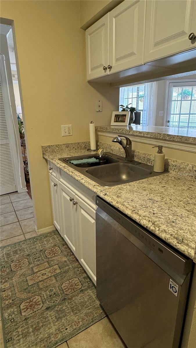 HYDE PARK PLACE II A CONDOMINI - Residential Lease