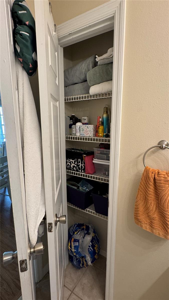 HYDE PARK PLACE II A CONDOMINI - Residential Lease