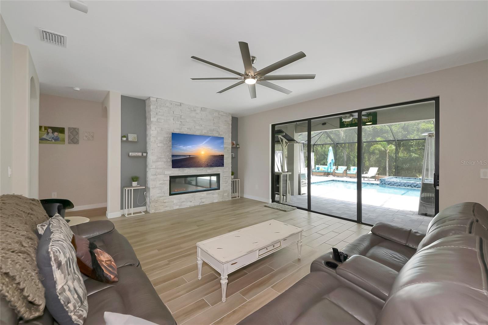 LORRAINE LAKES - Residential