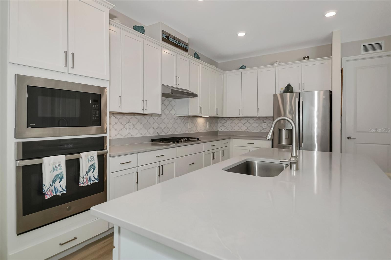 LORRAINE LAKES - Residential