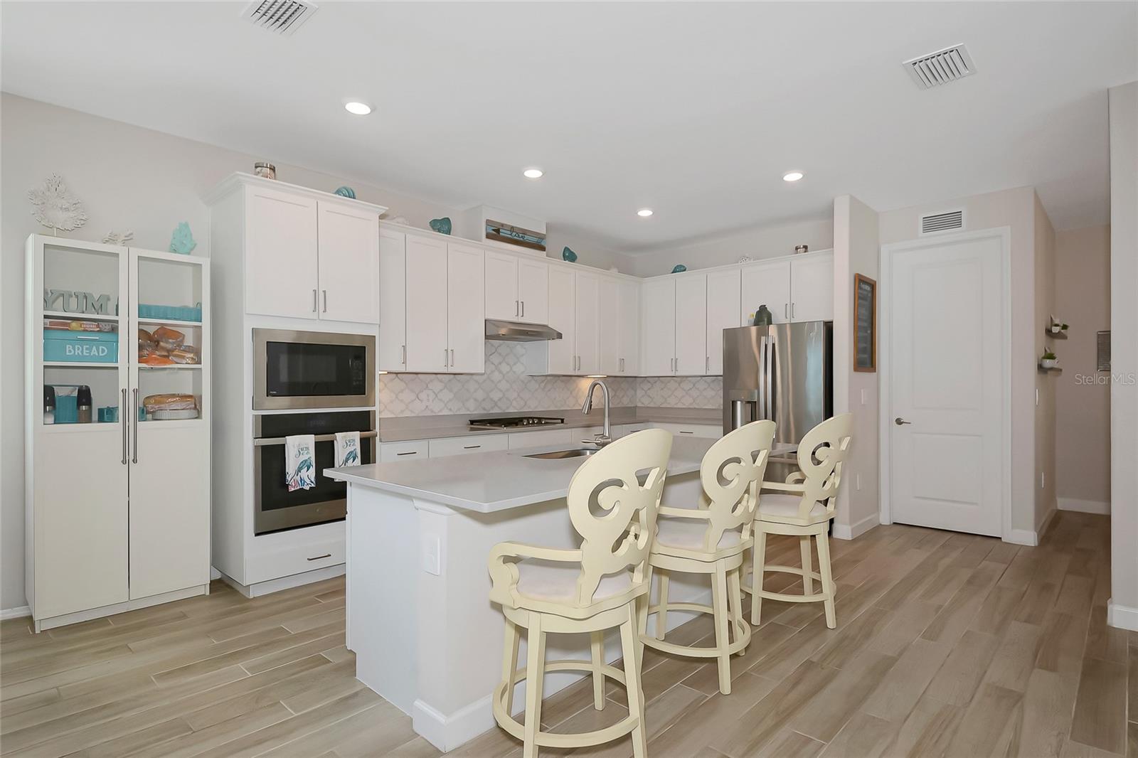 LORRAINE LAKES - Residential