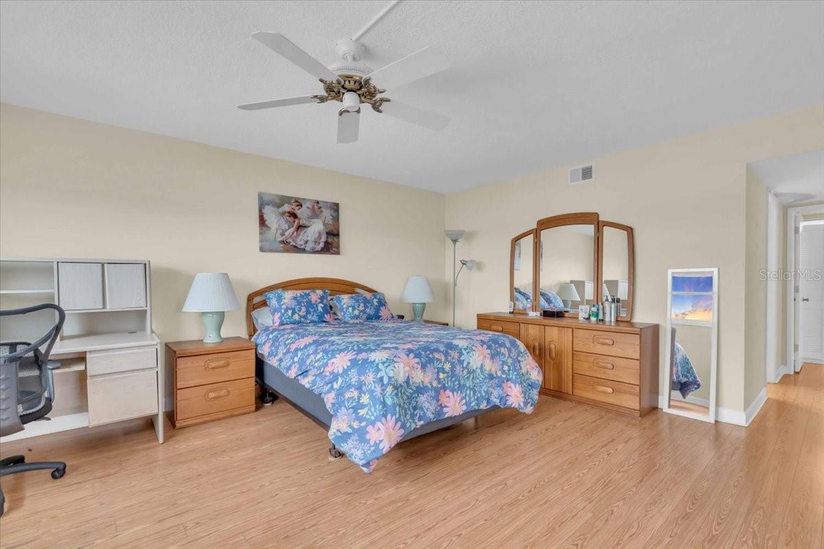 SHORE TOWERS - Residential Lease