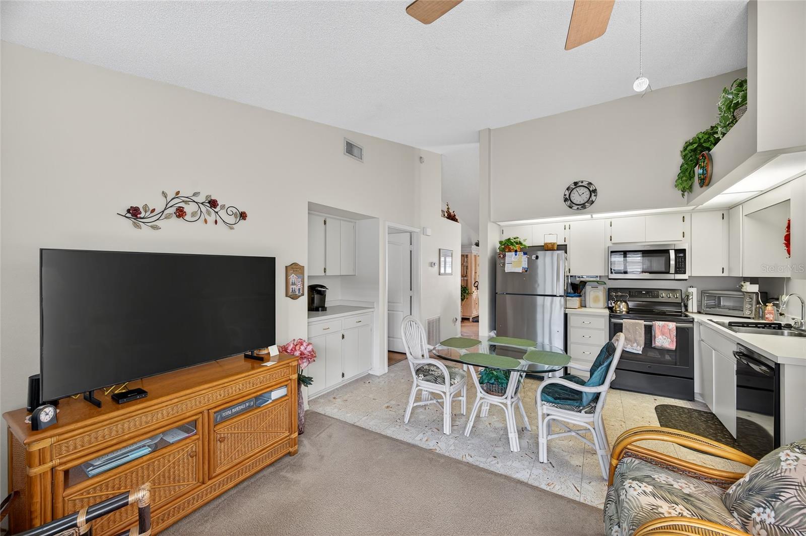 ON TOP OF THE WORLD - Residential