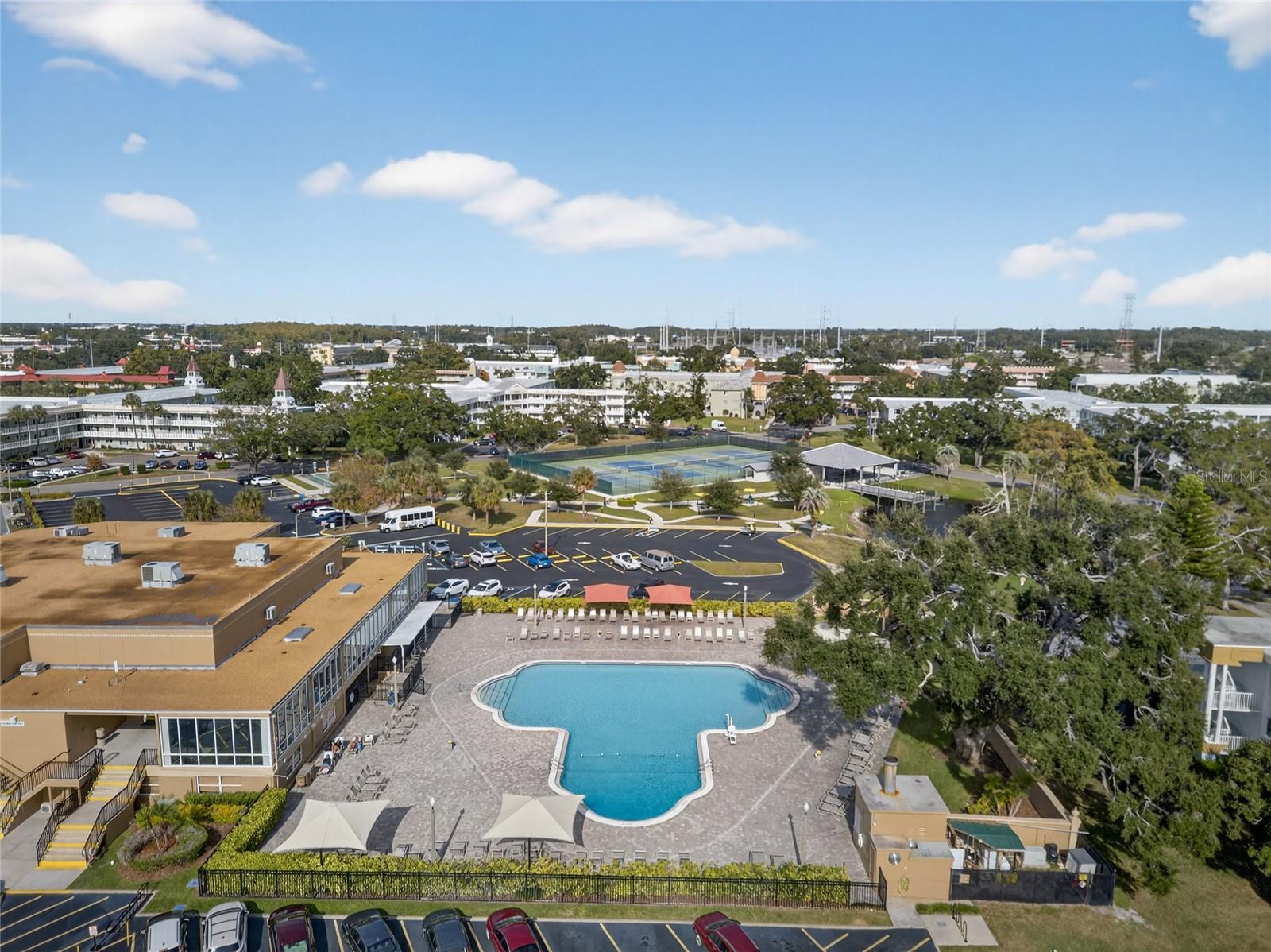 ON TOP OF THE WORLD - Residential