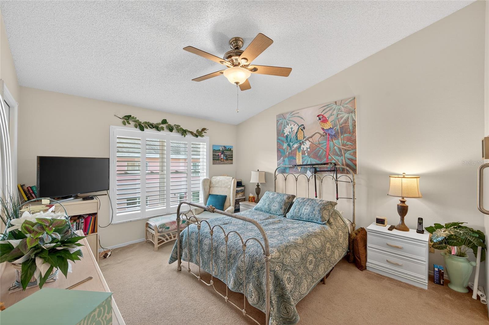 ON TOP OF THE WORLD - Residential