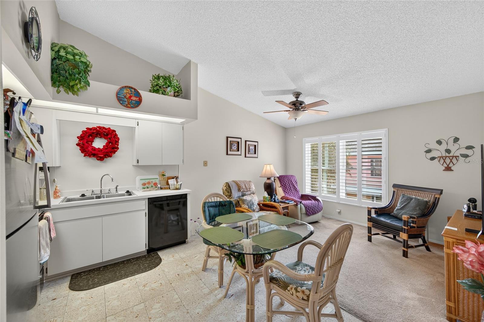 ON TOP OF THE WORLD - Residential