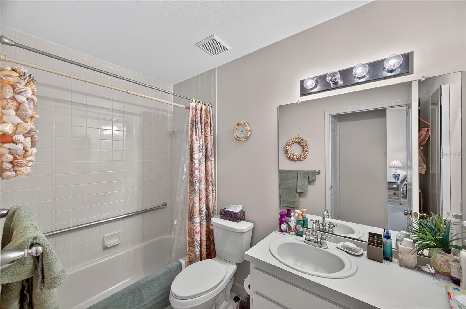 ON TOP OF THE WORLD - Residential