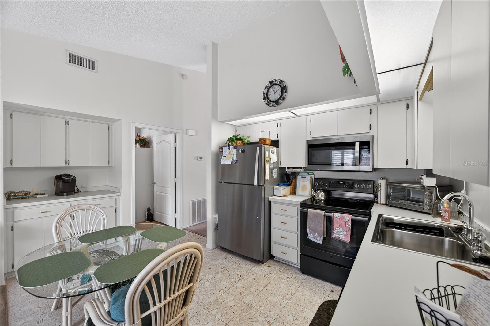 ON TOP OF THE WORLD - Residential