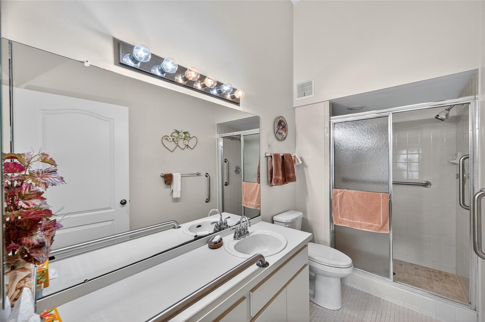 ON TOP OF THE WORLD - Residential