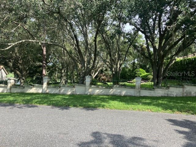 HOWEY IN THI HILLS MISSION CAMPEON - Land