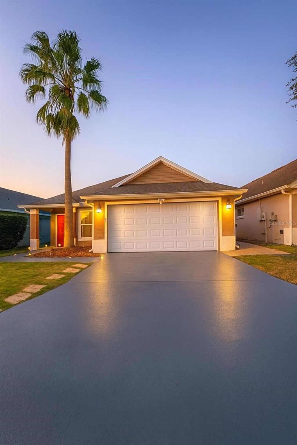 Photo of 142 Hollingshead Loop, Davenport, FL 33896 (MLS # O6357309)