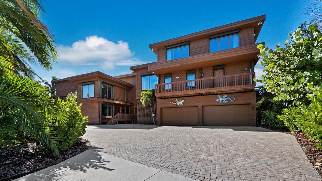 Photo of 6685 Gulf Of Mexico Drive, Longboat Key, FL 34228 (MLS # A4671535)