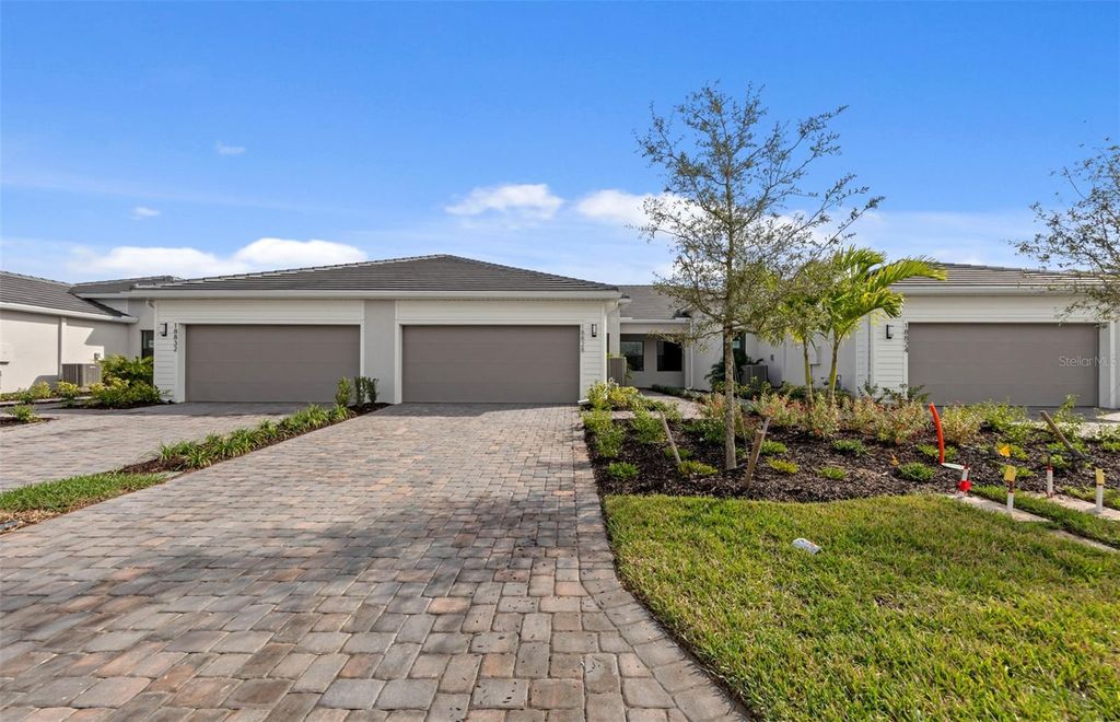Photo of 18828 Indian Rock Place, Lakewood Ranch, FL 34211 (MLS # TB8437186)