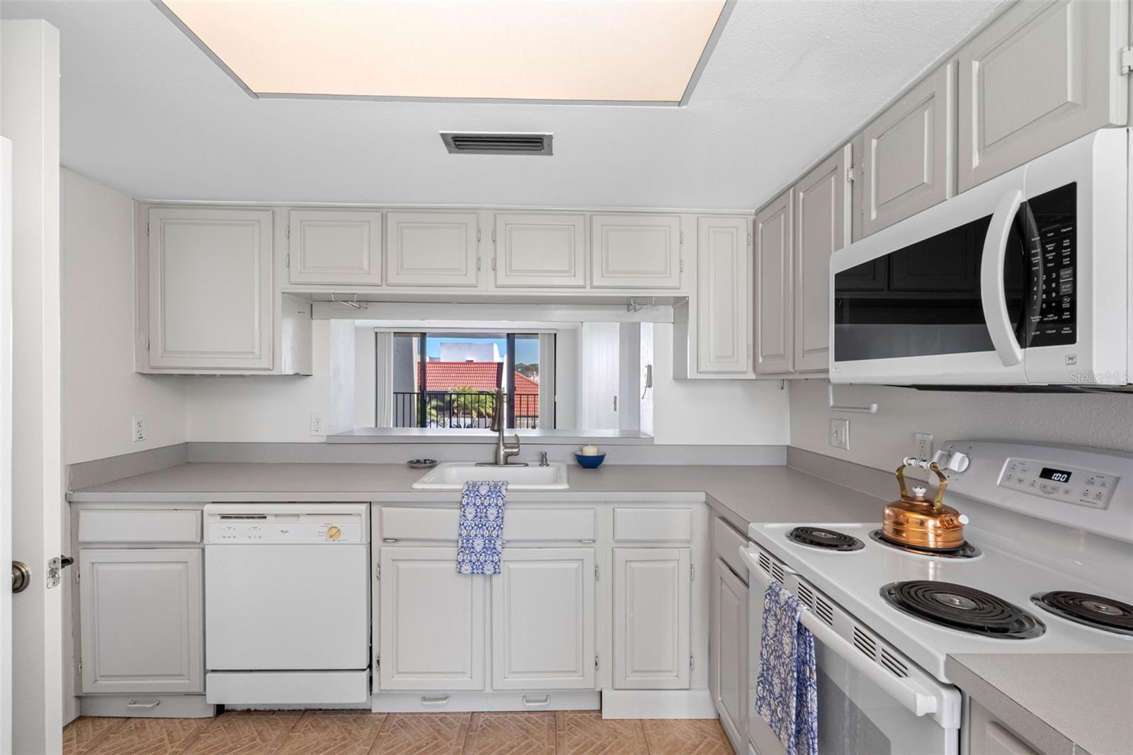 VISTA BAY CONDO I PH I - Residential