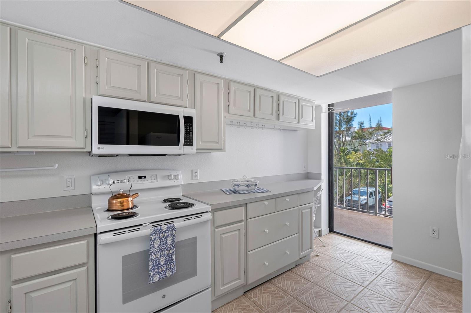 VISTA BAY CONDO I PH I - Residential