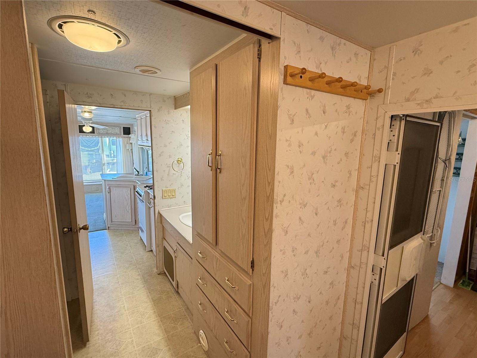 HOLIDAY TRAVEL PARK ENGLEWOOD - Residential