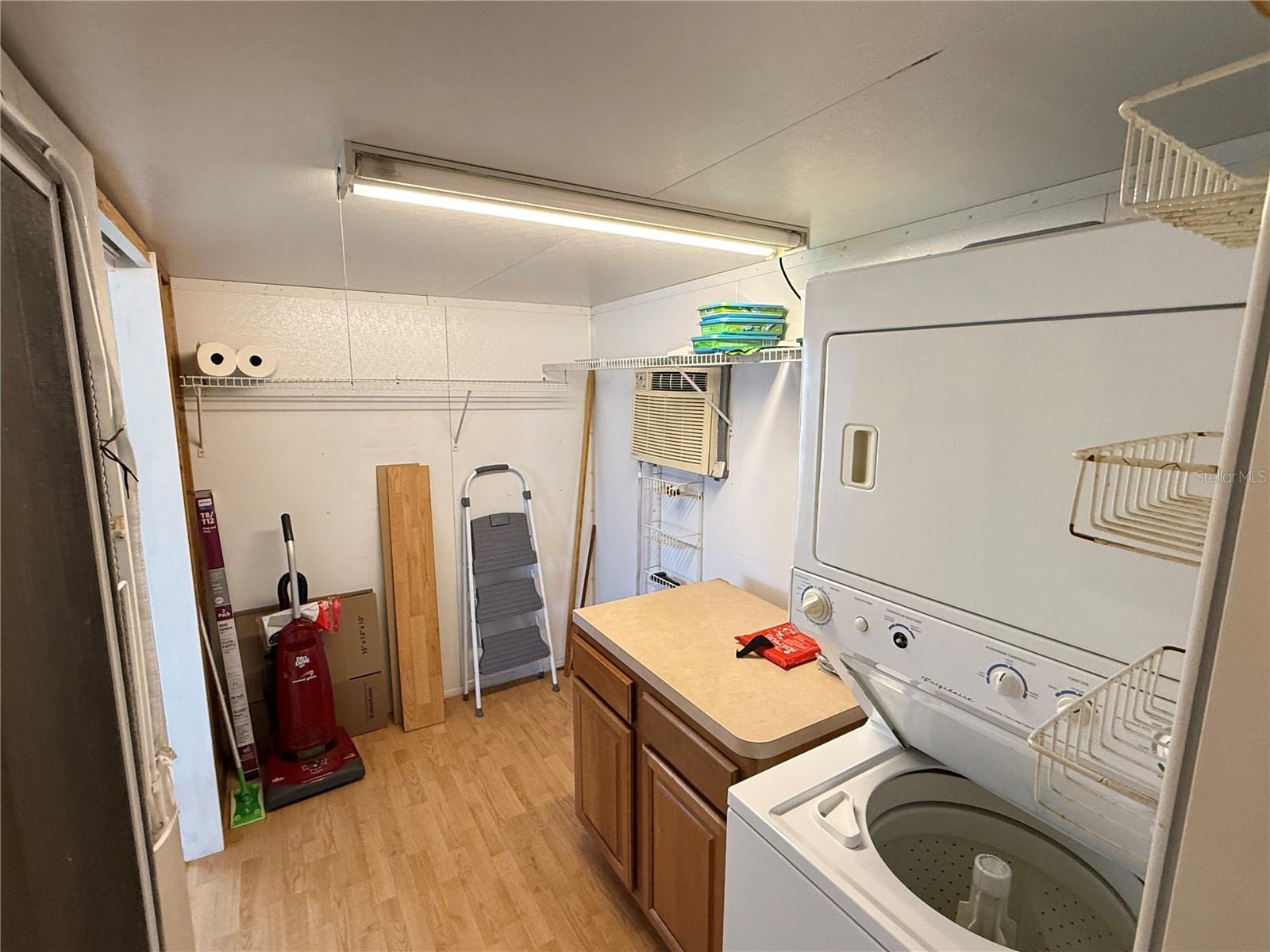 HOLIDAY TRAVEL PARK ENGLEWOOD - Residential