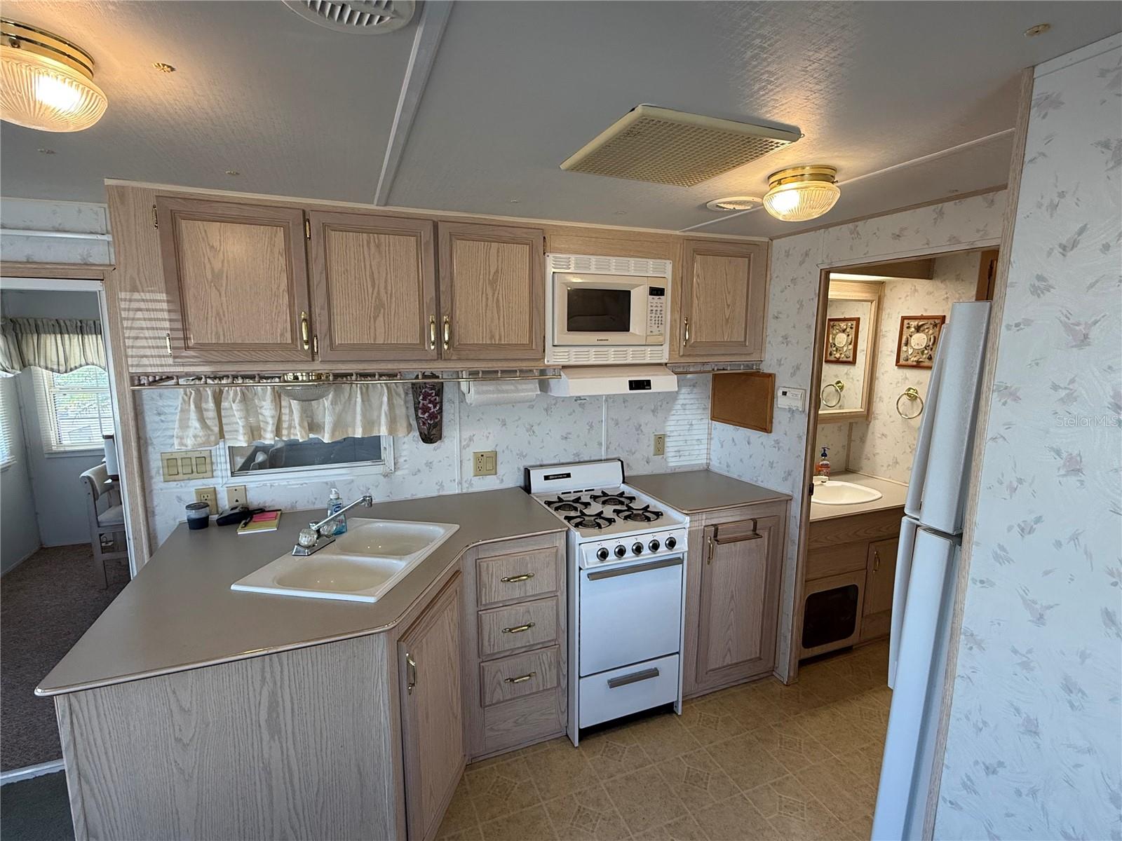HOLIDAY TRAVEL PARK ENGLEWOOD - Residential