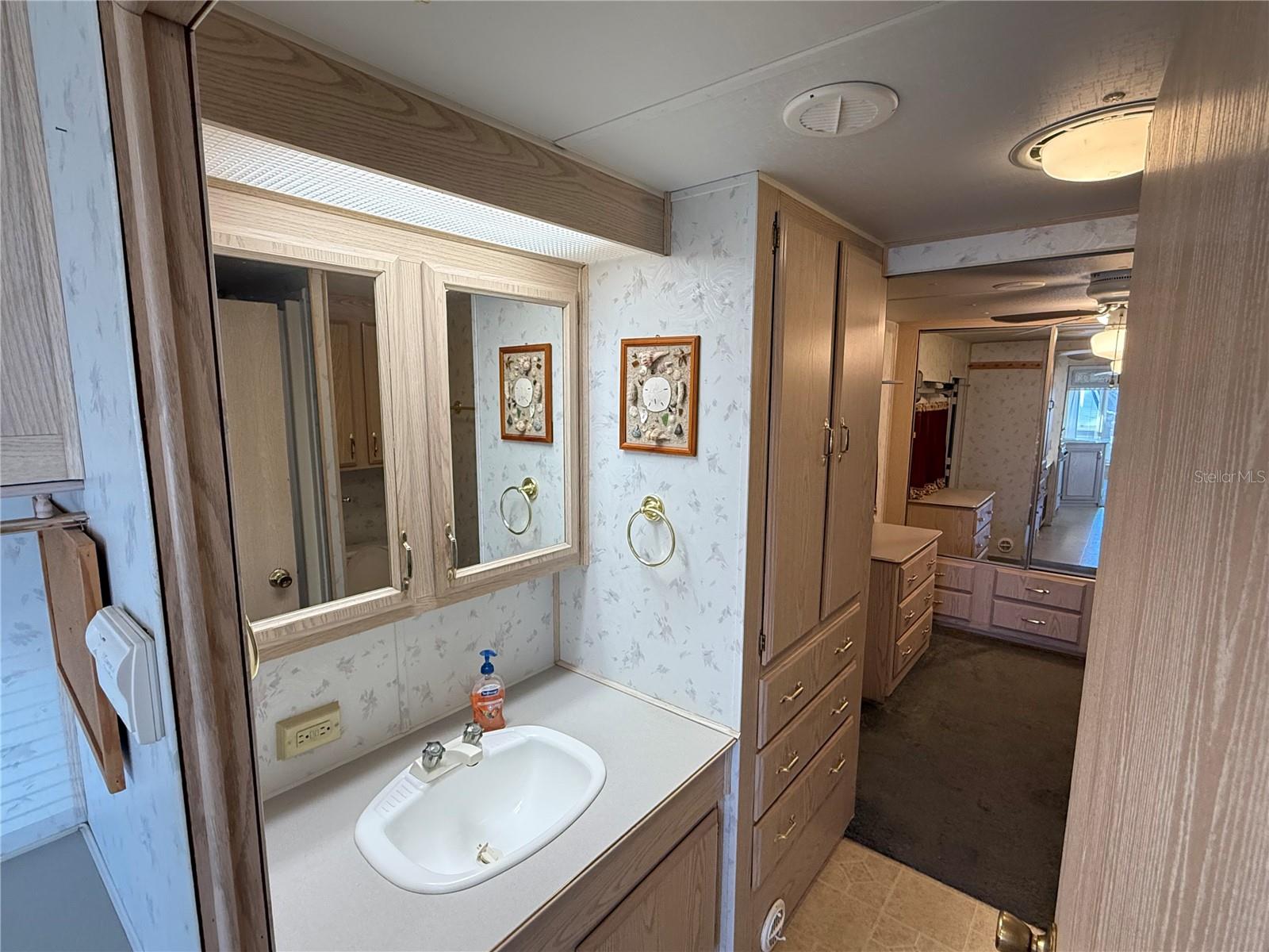 HOLIDAY TRAVEL PARK ENGLEWOOD - Residential
