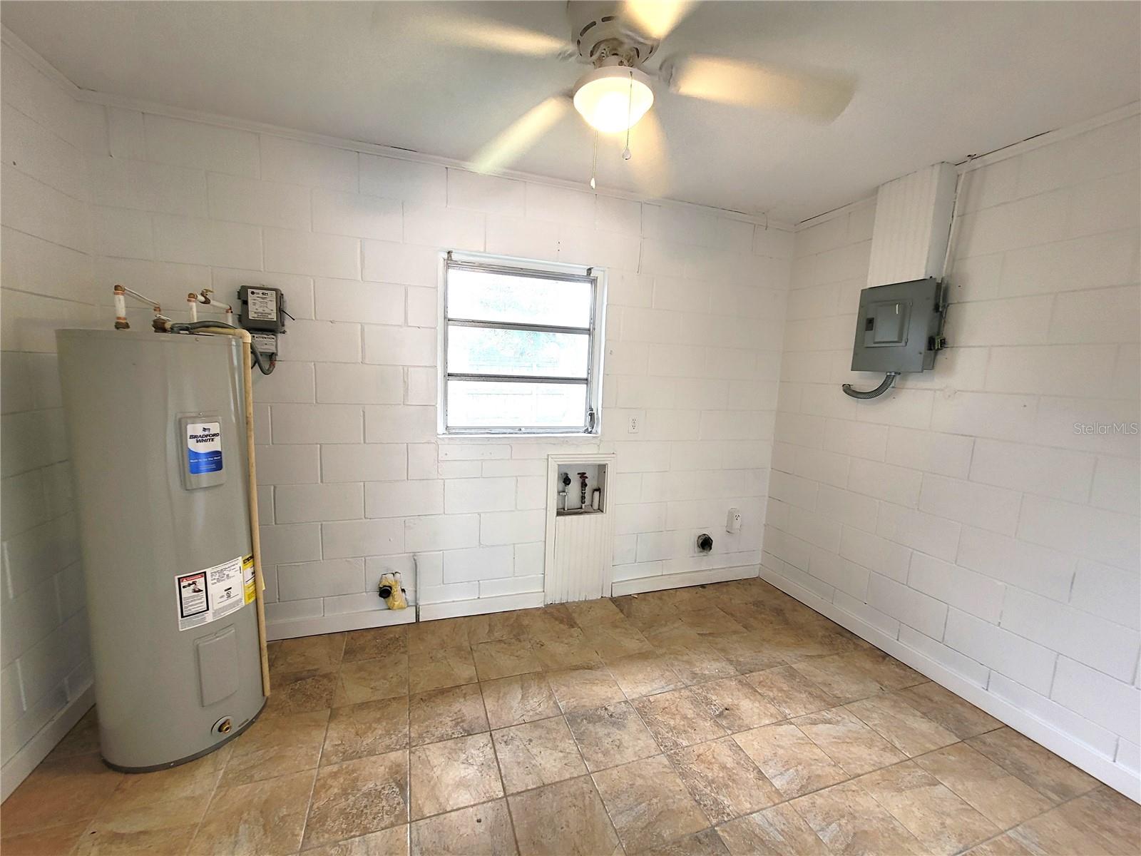 LAKEWOOD SHORES 1ST ADD - Residential Lease