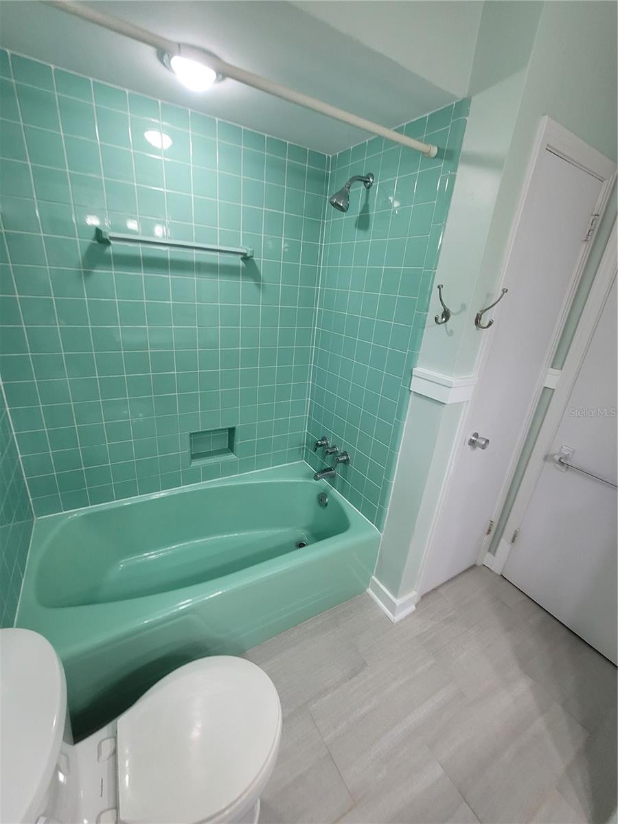 LAKEWOOD SHORES 1ST ADD - Residential Lease