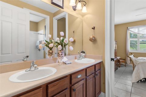 Tiny photo for 38712 Oak Place Court, Lady Lake, FL 32159 (MLS # G5102107)