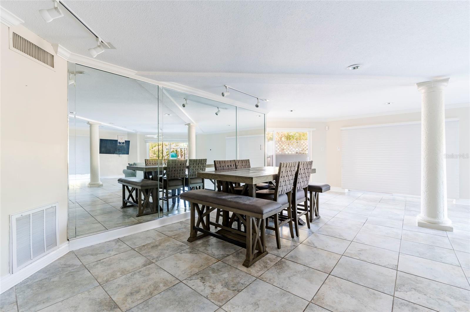 CARLTON ESTATES - Residential