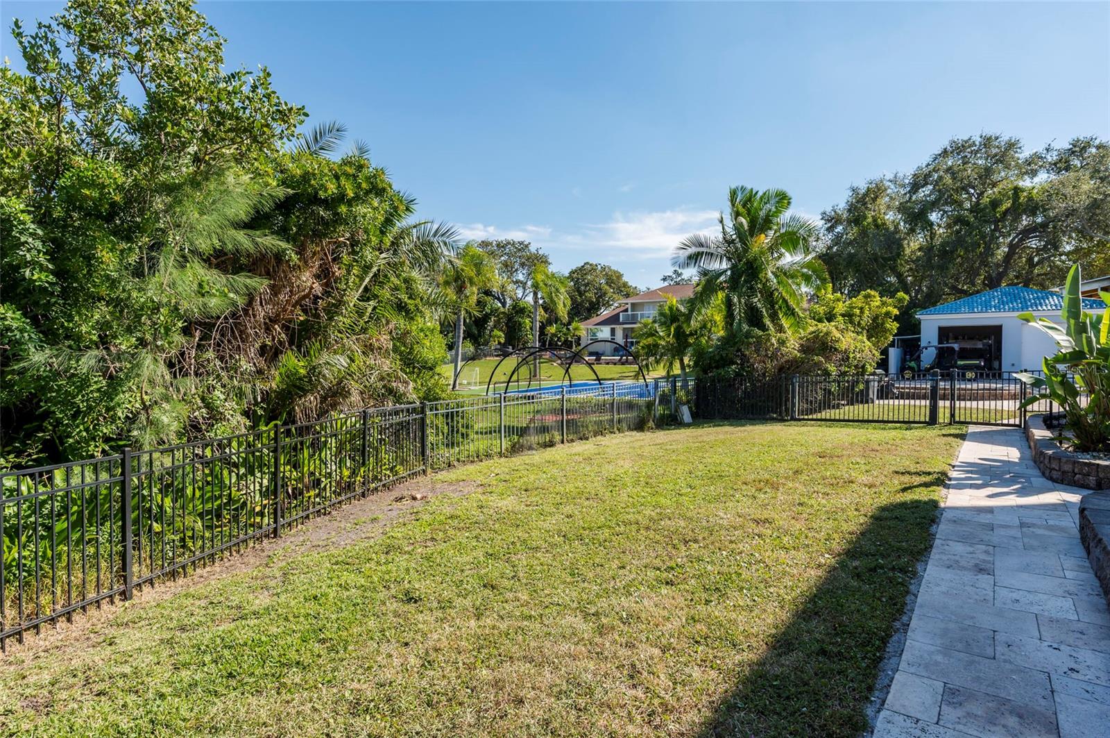 CARLTON ESTATES - Residential