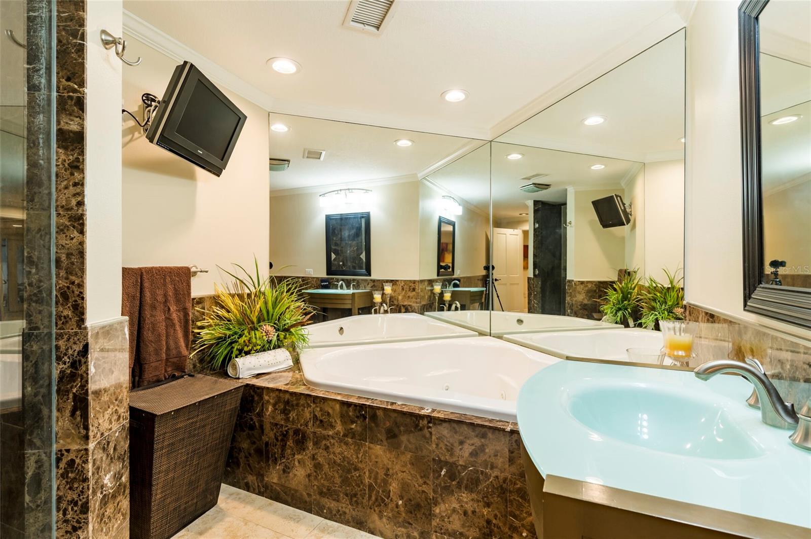 CARLTON ESTATES - Residential