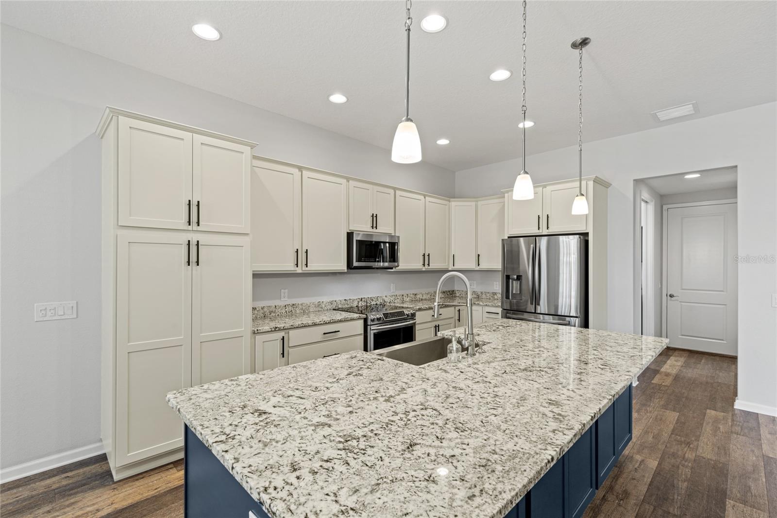 OXFORD OAKS - Residential