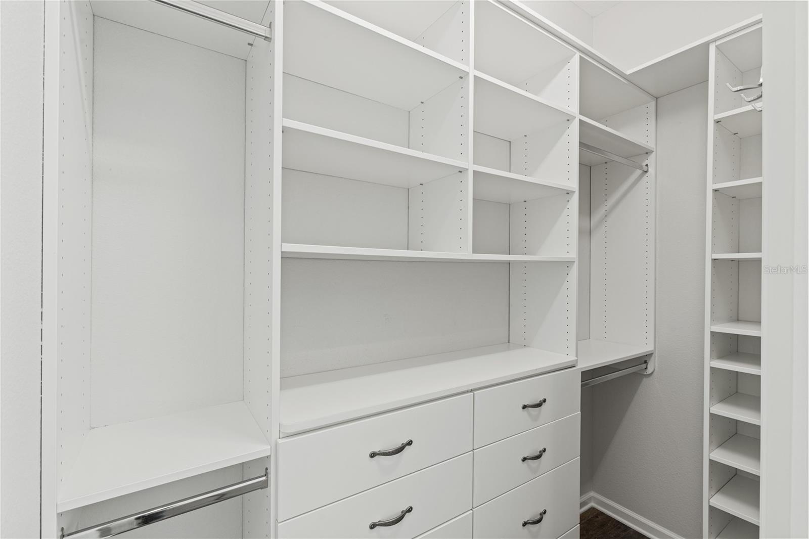 OXFORD OAKS - Residential